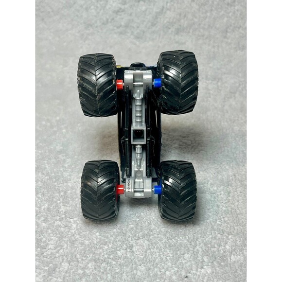 Hot Wheels Monster Jam Truck Grave Digger SPLIT TIRE Fire and Ice Diecast 1/64 - Picture 5 of 5